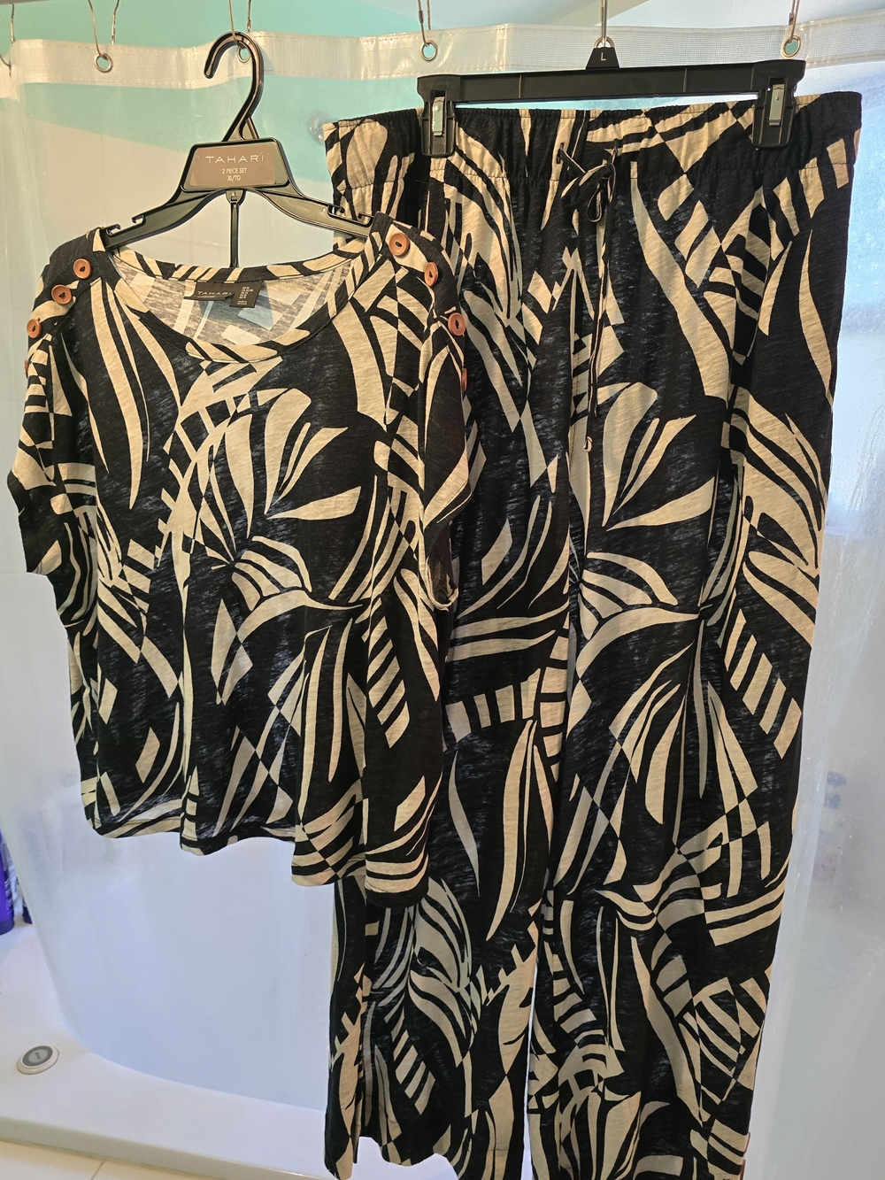 Women's TAHARI Black & Cream Tropical Printed 2 PC pant Set